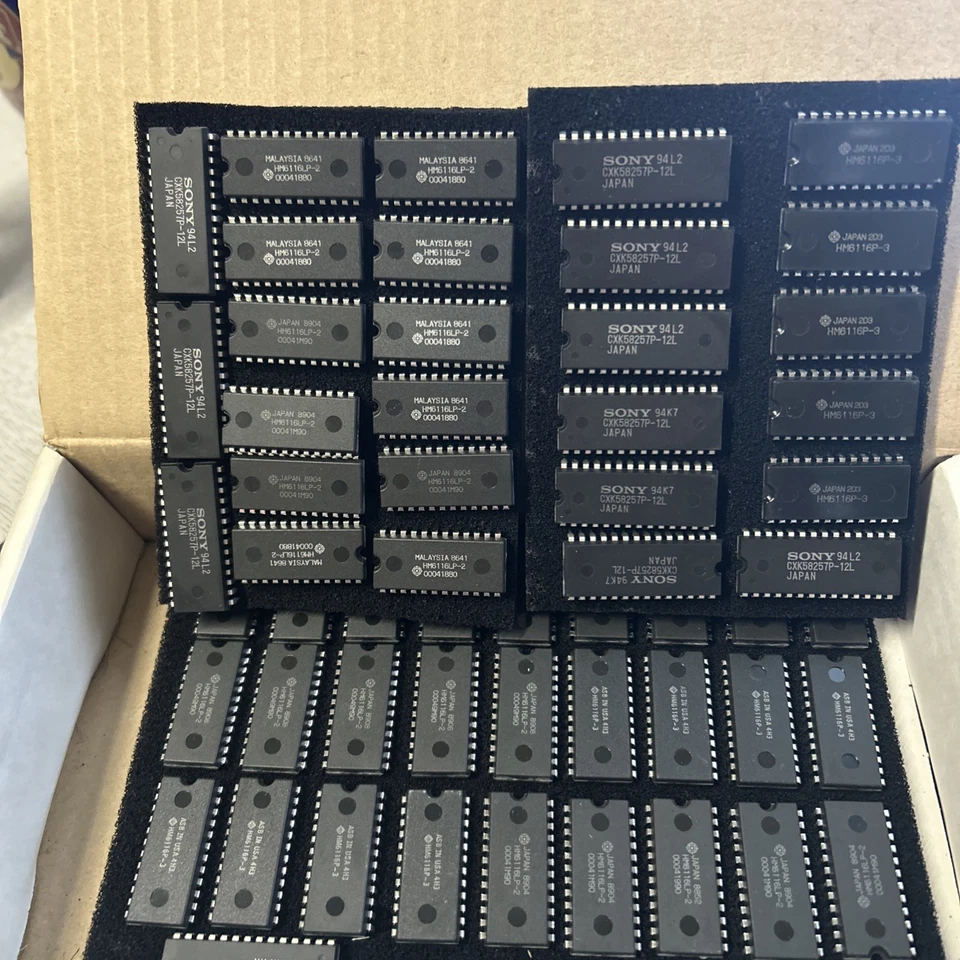 Circuiti integrati lotto lavoro 55 articoli - non testati - Immagine 1 di 1