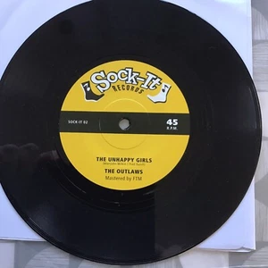 The Outlaws - The Unhappy Girls/ Kevin watson Wat Hing The Ghouls Go By Brit RnR - Picture 1 of 2