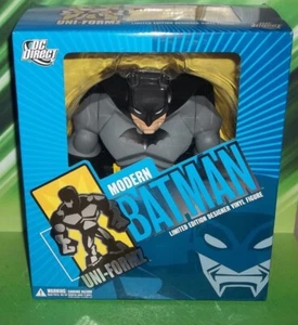 DC DIRECT COLLECTIBLES UNI-FORMZ MODERN SUIT VARIANT BATMAN FIGURE - Picture 1 of 3