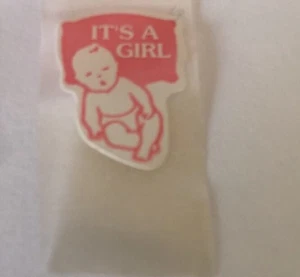 "PEGATINA DE ANUNCIO ""ITS A GIRL"" DE COLECCIÓN 1"" X 3/4""" - Imagen 1 de 3