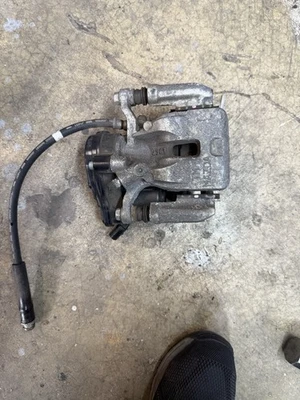 Pinza de freno de disco izquierda conductor trasero Mazda CX-5 2016-2025 AWD 8 k millas OEM Foto 1 de 4