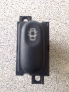 Interruptor bloqueo puerta renault laguna 7700845437 - Imagen 1 de 3