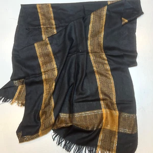 Scarf Black and metallic Gold Plaid Scarf Fringed  70 z 26”  Soft - Picture 1 of 3