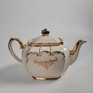 Vintage Sadler Cube Teapot 9" Cream with Gold Trim - Made in England - Picture 1 of 8