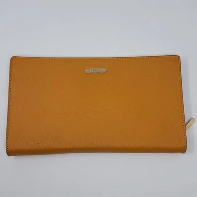 Bolsa de mão Vince Camuto bege claro couro texturizado detalhes dourados fecho com zíper - Imagem 1 de 4