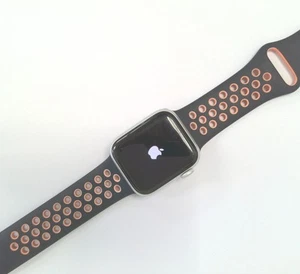 Apple Watch Series 6 - 40mm GPS Nike+ - srebrny - z niebieskim / różowym paskiem - biustonosz 76% - Zdjęcie 1 z 7
