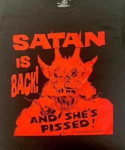 SATAN IS BACK ! - GUYS T-SHIRT - HORROR GOTH ROCKABILLY PUNK - Foto 1 di 2