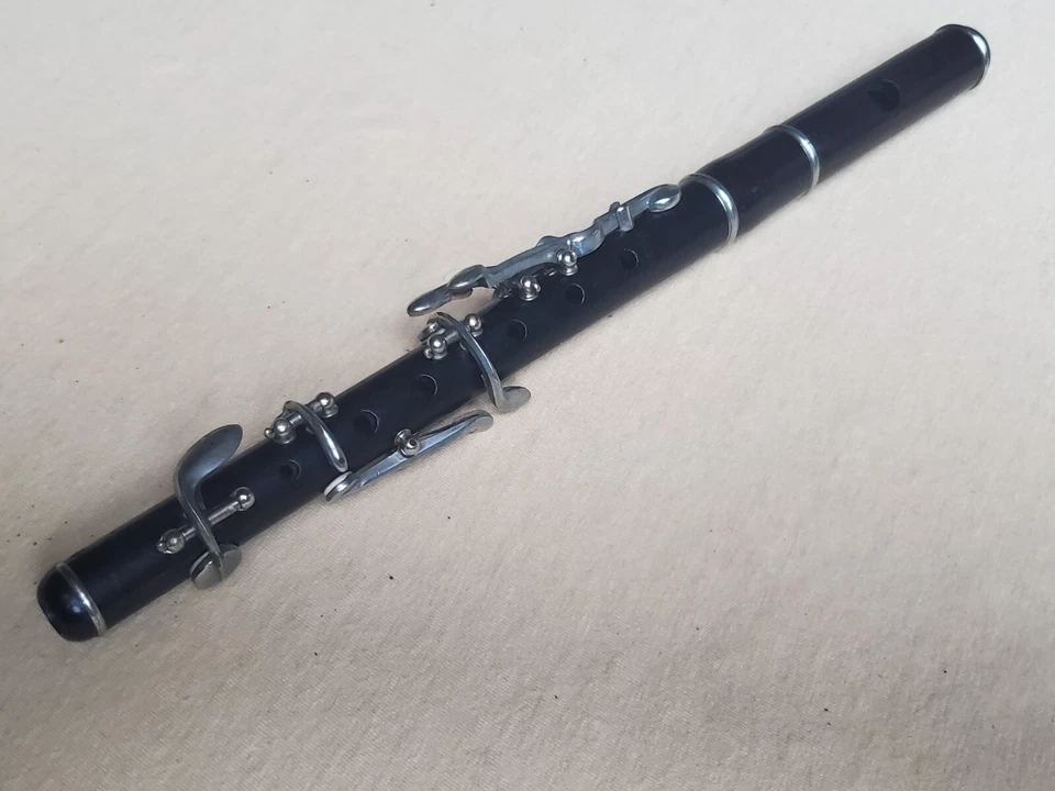 Nice old wooden piccolo flute in "Des" , "Kohlert sons" 7key, 6 holes! - Image 1 of 4