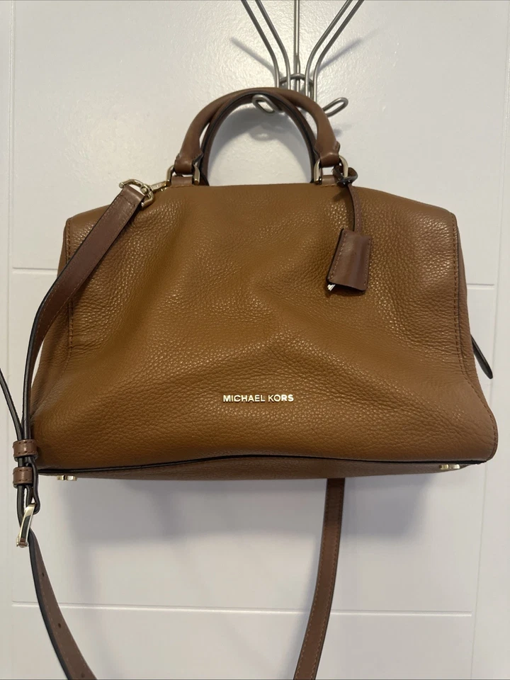 Bandolera Michael Kors Marrón Usada Cuero Guijarro Foto 1 de 4