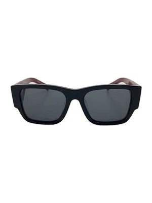 Gafas de sol cuadradas PRADA SPR 10Z-F marco negro y rojo triángulo logotipo lentes grises Foto 1 de 4