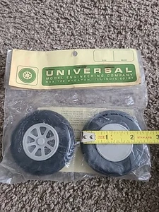 NEW VINTAGE PAIR OF UNIVERSAL 2 1/2" WHEELS FOR R/C AIRPLANES - Picture 1 of 3