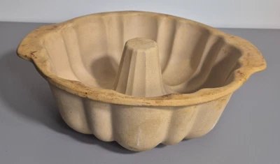 The Pampered Chef Family Heritage Collection Stoneware Fluted Cake Pan 1440 - Image 1 of 4