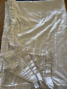 Coperta bambino fatta a mano tutto bianco tutto raso 54x40 - Foto 1 di 3