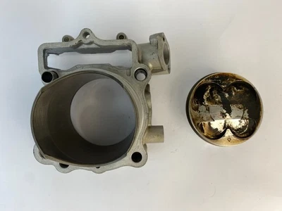 SUZUKI RMZ 250 2013 SE ADAPTA A CILINDRO 2013-2016 CON PISTÓN 1121149H120F0 DAÑADO Foto 1 de 4