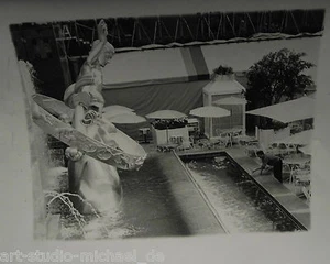 “Brunnenskulptur in Café/Club”Buemi; New York, 1983, Original Foto - Picture 1 of 3