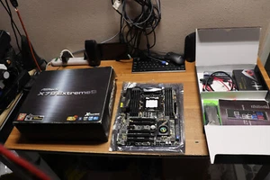 ASRock X79 Extreme9 LGA 2011 Intel X79 SATA 6Gb/s USB 3.0 ATX Intel Motherboard - Picture 1 of 10