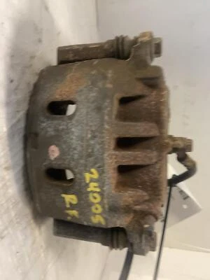 2011 Nissan Armada pinça de freio dianteira destro usada fabricante de equipamento original 41001ZC60B - Imagem 1 de 4