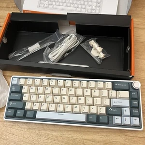 RK ROYAL KLUDGE R65 Wireless Mechanical Keyboard with Volume Knob - Color: Moon - Imagen 1 de 8