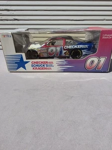 Coche fundido a presión Maynard Jenkins escala 1:24 O1 por acción Checker Schucks cuello nuevo en caja - Imagen 1 de 12