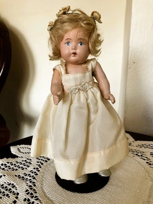 Muñeca y ropa rara antigua marcada Alexander Princesa Isabel de 8,5 pulgadas de alto Foto 1 de 4