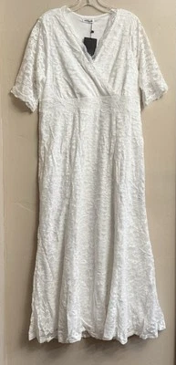 Elegant Lace V-Neckline Mermaid Gown Empire Waist Wedding Bridal Dress Size 14W - Image 1 of 4