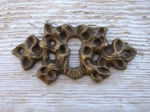 Old Antique Vintage Ornate Brass Keyhole Cover Plate Victorian Floral Leaves - Picture 1 of 3