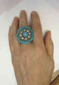 VTG Ring Blue Plastic Gold Filagree Clear Crystal Size 8.75 w/ Rhinestones - Picture 1 of 5