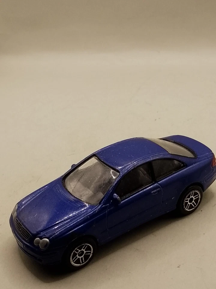RealToy Mercedes-Benz CLK coupe 1:59 scale - Imagem 1 de 4