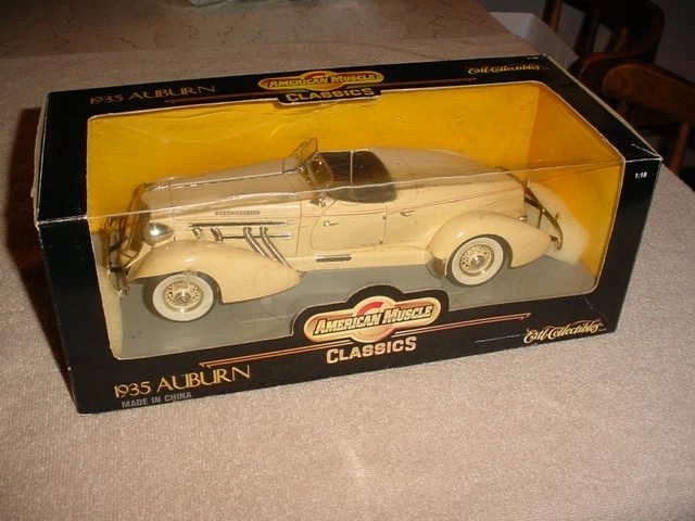 Ertl American Muscle 1/18 Die Cast 1935 Auburn 85i Speedster 7995 Red