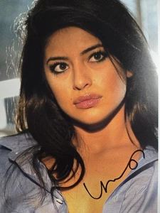 Mayra Leal Autographed Signed 8x10" Photograph "Playing House" - Picture 1 of 5