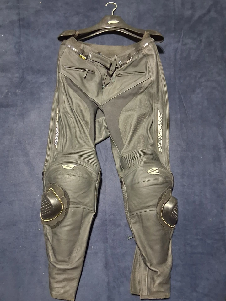 Pantalones de chándal AGV SPORT de cuero para motocicleta con deslizadores de rodilla talla 36 Foto 1 de 4