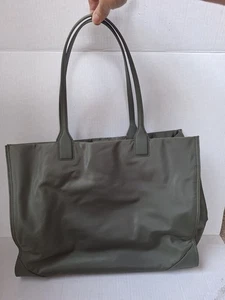 Borsa tote nuova senza etichette Quince Revive nylon oliva chiusura magnetica tasche grandi - Foto 1 di 9