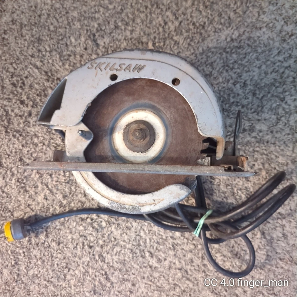 Винтажная циркулярная пила коммерческого назначения Skil 553 71⁄4-7,25 дюйма - Изображение 1 из 3