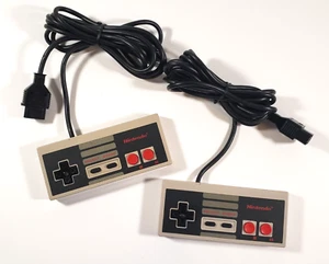 Nintendo Entertainment System [NES-004] Lot 2 Authentic NES Controllers - Tested - Picture 1 of 6