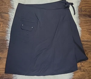 Isis Women's Medium Melbourne Wrap Skirt Black UPF 50 Stretch Travel Athleisure - Picture 1 of 11