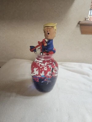 Estatuilla Trump, recuerdos de Trump, mercancía, fuente Trump hecha a mano Foto 1 de 4