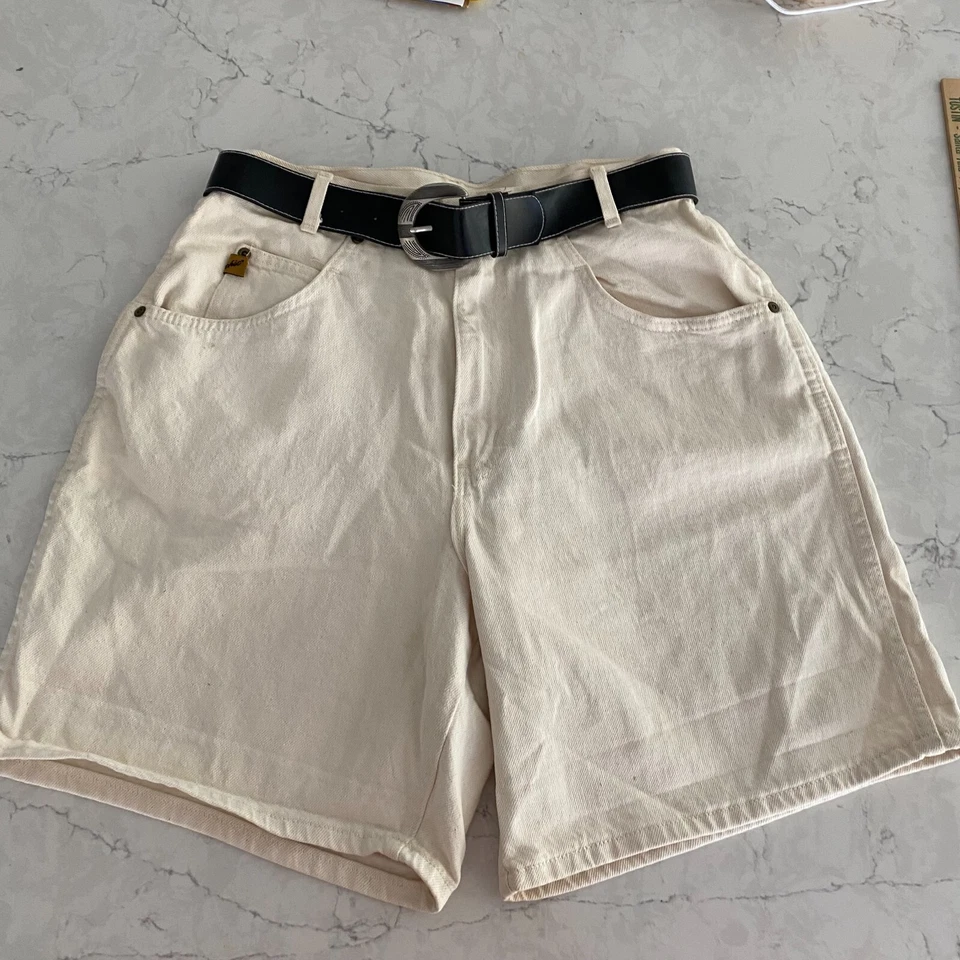 Chic Jeans Shorts Vintage Size 13 Cotton Pockets Zip Fly High-Rise 7" Inseam - Image 1 of 4