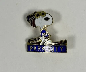 Spilla da bavero sci Snoopy Peanuts Park City stazione sciistica Utah vintage - Foto 1 di 4