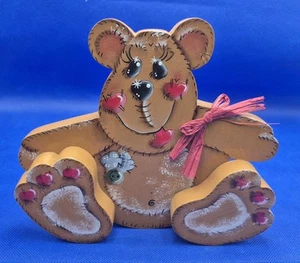 Oso de peluche vintage hecho a mano Tole pintado de madera sentado independiente 8x7x2" - Imagen 1 de 7