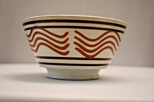 Antique Mochaware Bowl with Brown Wave Design on Cream Background Early 19th Cen - Picture 1 of 11
