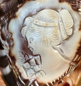 Vintage Hand Carved Roman Italian Art Cameo Shell Signed M + M Scognamiglio - Picture 1 of 8