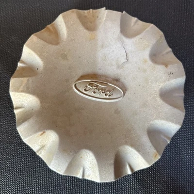1999 2000 2001 2002 2003 FORD WINDSTAR SILVER CENTER CAP XF221A096AB E7 - Image 1 of 4