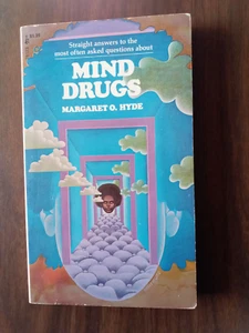 Mind Drugs Reference Paperback by Margaret O. Hyde from Pocket Books 1971 - Bild 1 von 8
