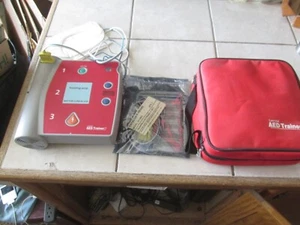 Laerdal AED 2 Trainer Training Tool With 1 Set Of New Pads - Picture 1 of 10