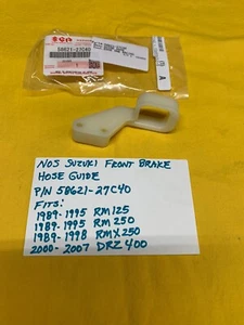NUEVO FABRICANTE DE EQUIPOS ORIGINALES SUZUKI Guía de manguera de freno delantero RM125 RM250 RMX250 DRZ (58621-27C40) Ahrma - Imagen 1 de 4