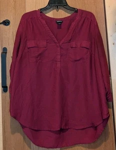 Torrid Bluse Burgunderrot V-Ausschnitt mit Taschen Rollriegelärmel Größe 0 - Bild 1 von 8