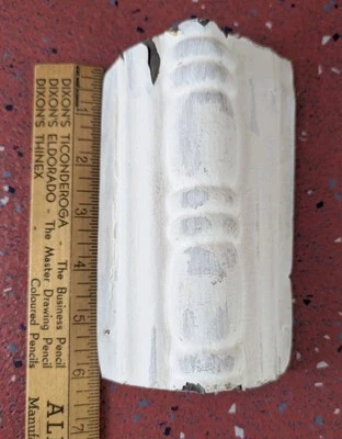 Antiguo borde de esquina de hojalata Shabby Chic moldeado de estaño prensado salvamento arquitectónico Foto 1 de 3