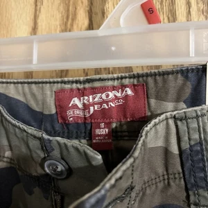 Arizona Jeans Woodland Camouflage Camo Longer Cargo Shorts Boys Size 16 Husky - Picture 1 of 4