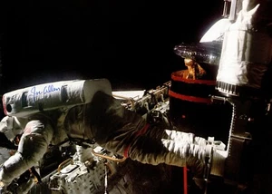 Shuttle Astronaut Joseph Allen Signed Photo - Picture 1 of 1