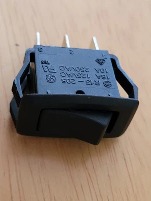 Interruptor basculante SCI R13-205 1 pieza 3 pines 2 posiciones con lámpara 10A 250 VCA Foto 1 de 4